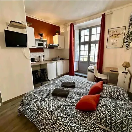 Studio En Plein Centre-ville De Daire *